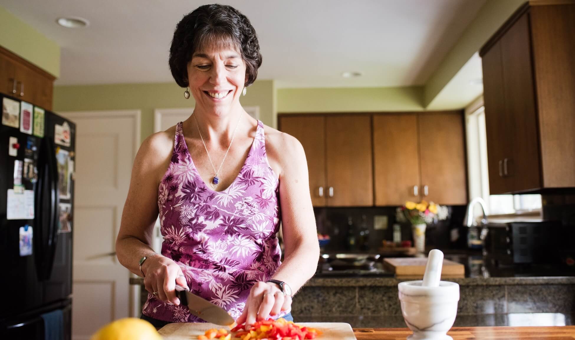 Ellen chopping peppers